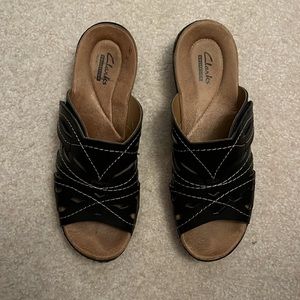 Black Clark’s Size 7.5. Leather upper.